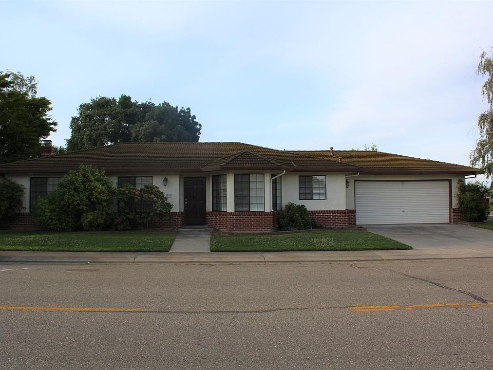 1st image of 2710 Park West Dr