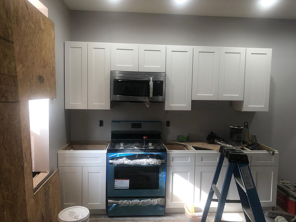 2nd image of 2015 Church Ln #2