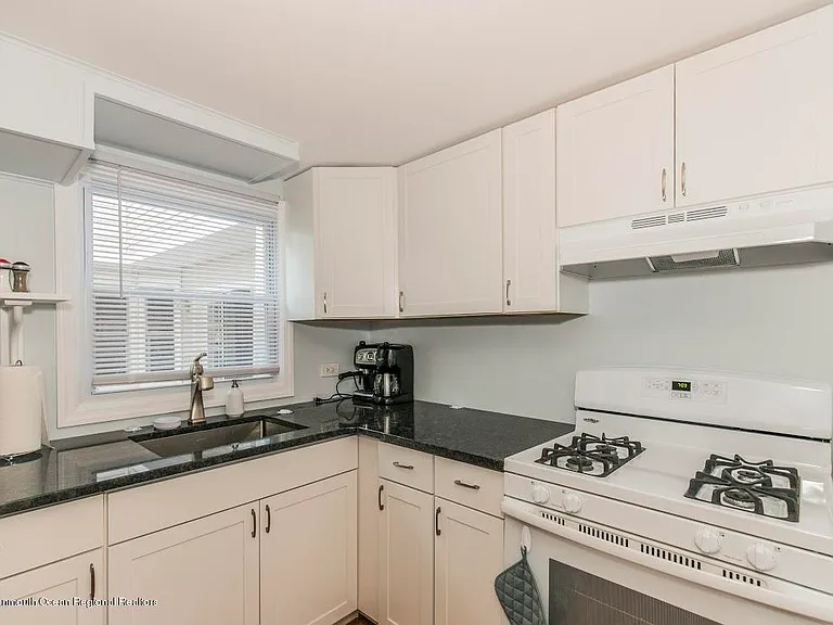 105 Webb Ave — Photo 10