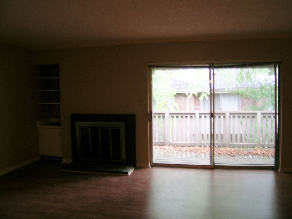 1st image of 831 Thistledown Dr APT 4