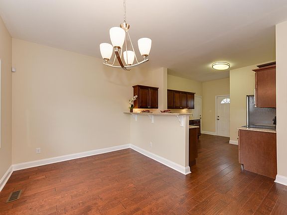5th image of 3628 S Warwick Cir