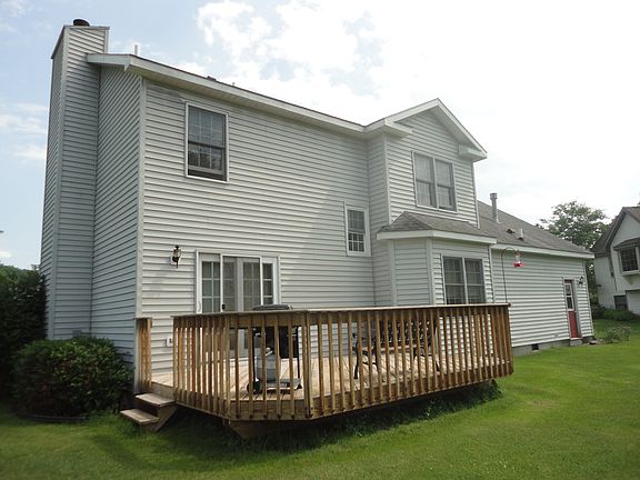 3rd image of 8 Willow Park Dr E