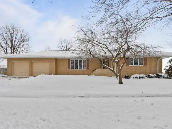 403 8th Ave, Clarence, IA 52216