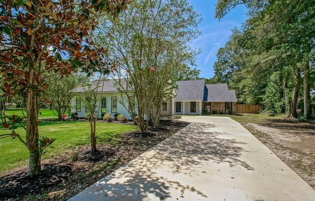 5 bed, 5003 sqft, $3,900 — Photo 2