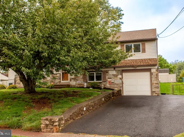 995 Hilltop Rd, Warminster, PA 18974