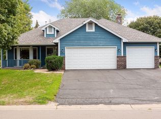 9106 Nantwick Rdg, Minneapolis, MN 55443