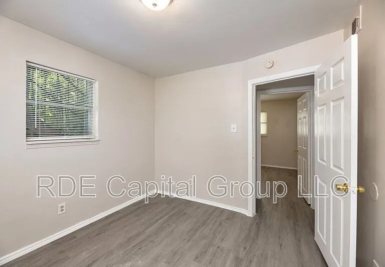 2408 Meyers St #204 — Photo 9