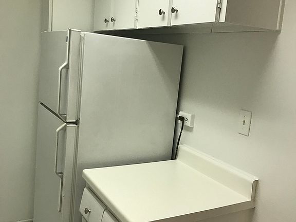 3rd image of 330 E 46th St APT 2A