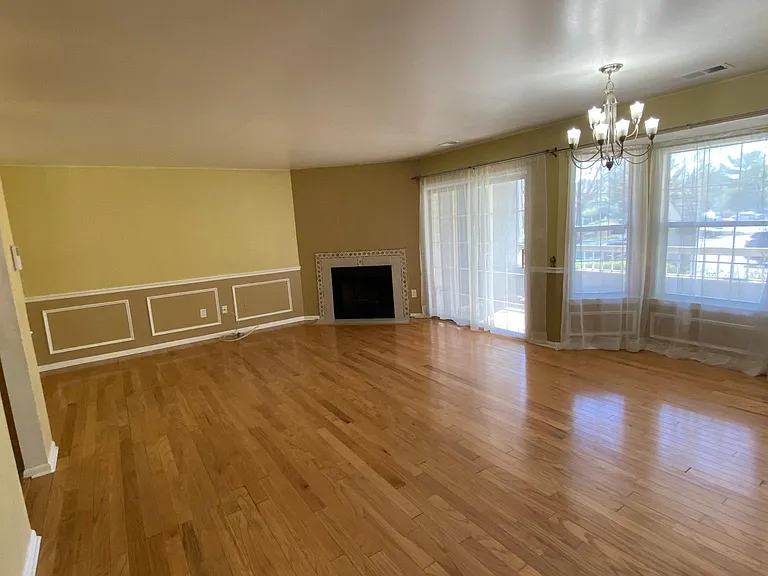 108 Lowell Ct — Photo 6