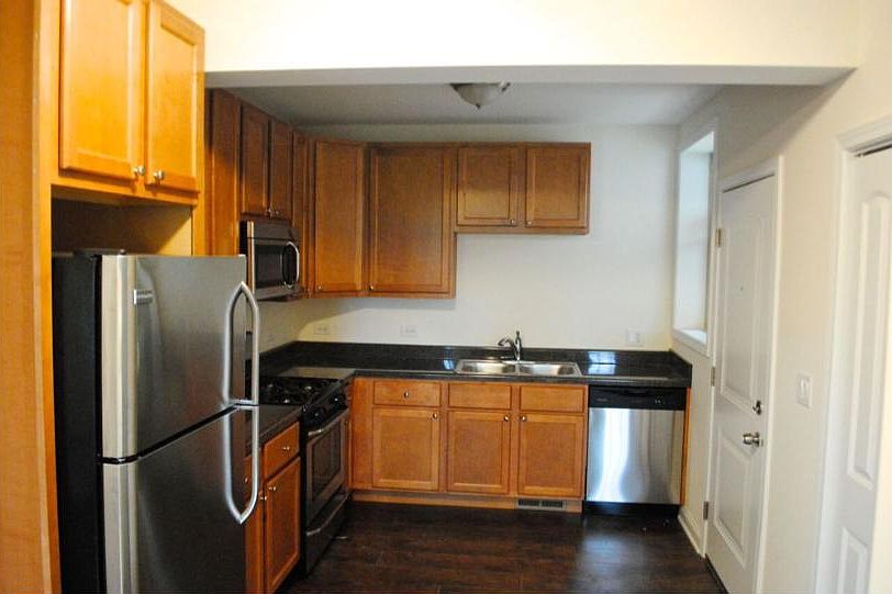 1st image of 4715 W Cornelia Ave #2