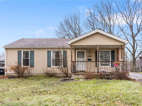 959 Saul Dr, Hubbard, OH 44425