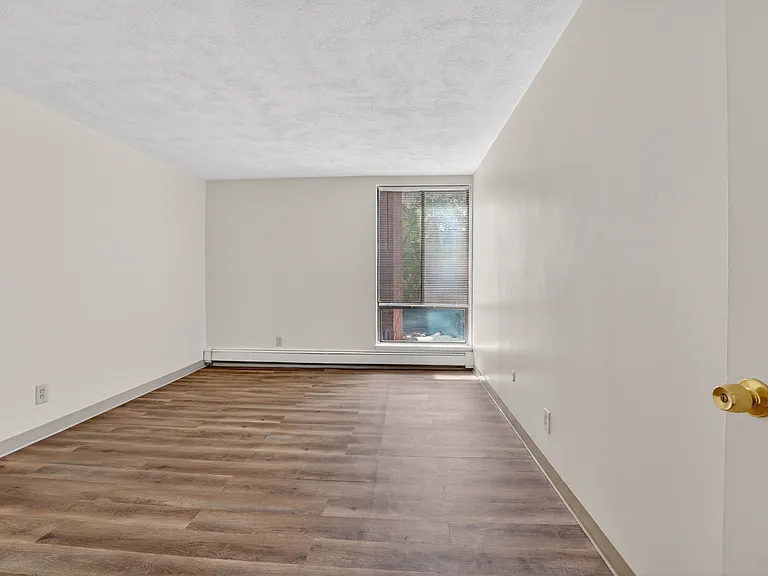 Taurus Apartments — Photo 23