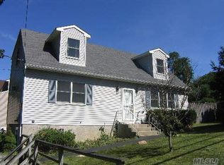 193 Adirondack Dr, Selden, NY 11784