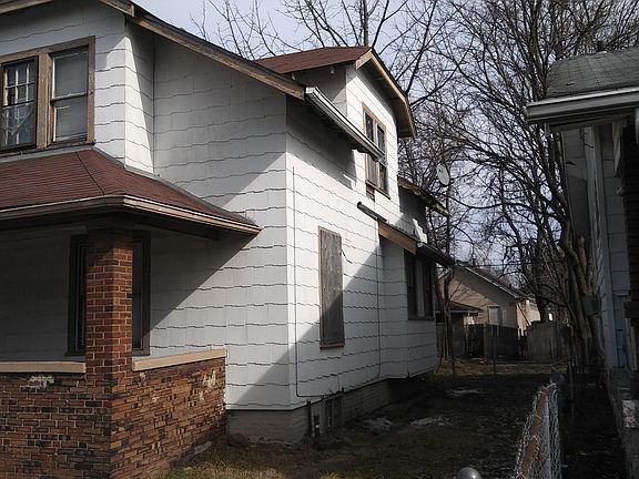 3rd image of 1137 N Belleview Pl