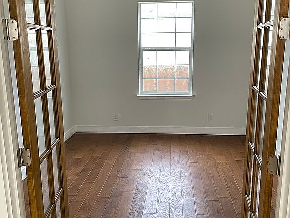 3rd image of 1018 W Lynwood Ave