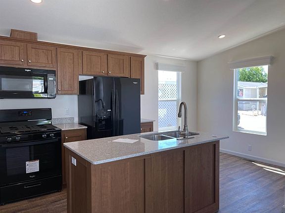 5th image of 252 Rocky Hills Ln