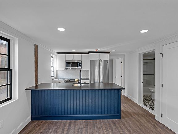 3rd image of 319 Main St APT 4