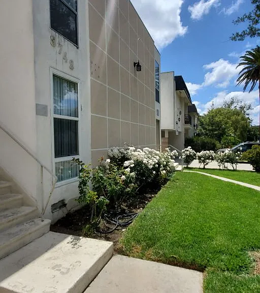 c3742 — Photo 1