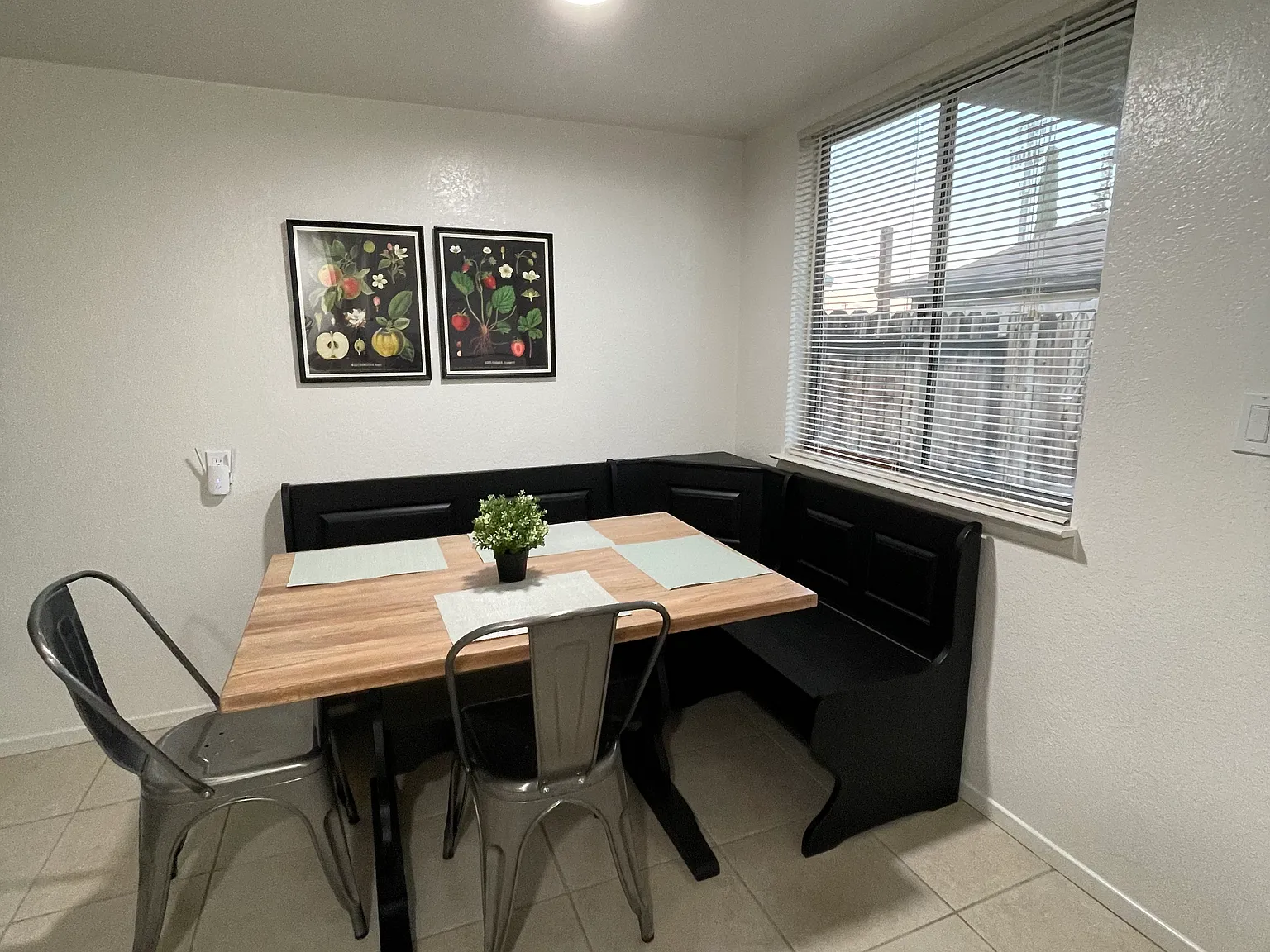 737 W Atkins Ave — Photo 2