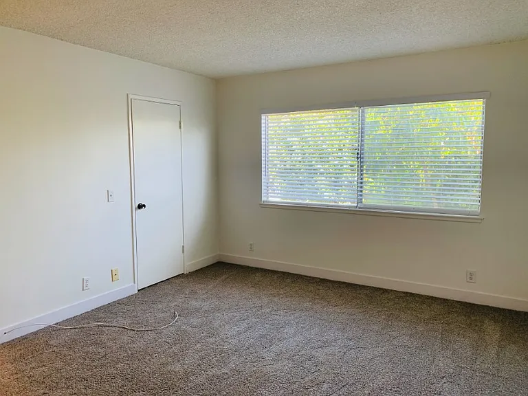 14751 Mulberry Ave — Photo 12