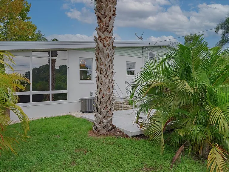 4111 Dr Martin Luther King Jr St N — Photo 32