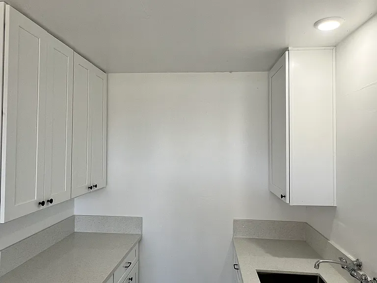 2200 S Coast Hwy #F — Photo 11