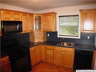 2nd image of 61 Paradise Blvd