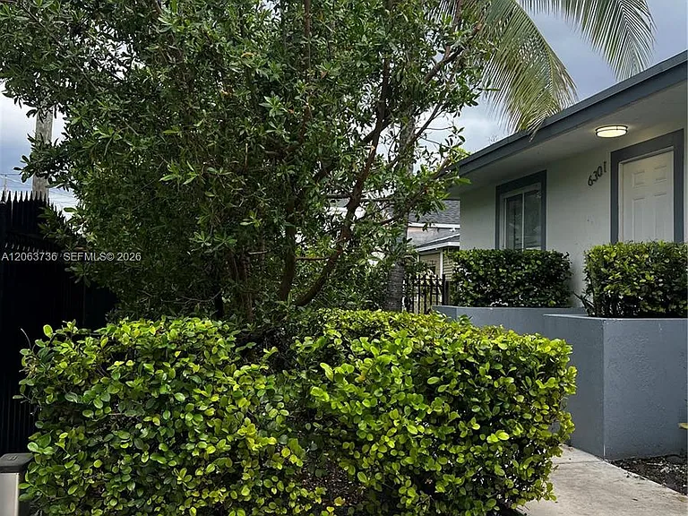 6301 NW 1st Pl — Photo 6