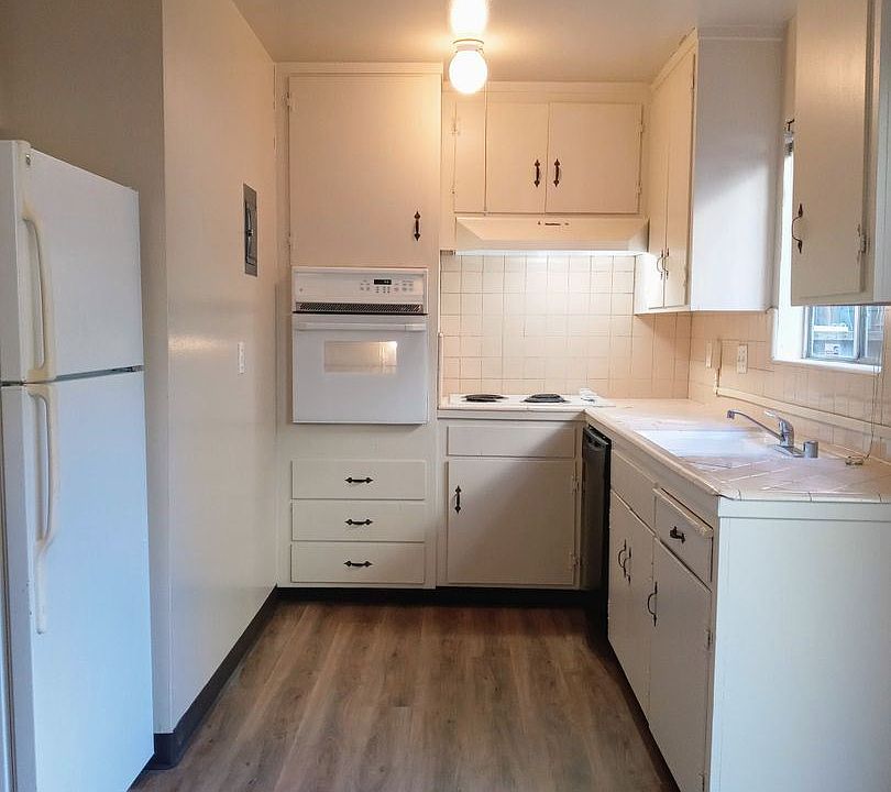 1st image of 925 Vermont St APT 4