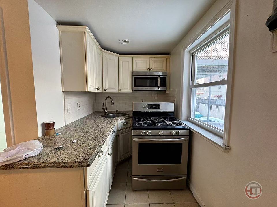 1st image of 1027 Throgmorton Ave #1