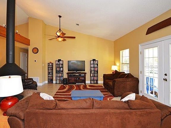 3rd image of 3304 Mills Bayou Dr