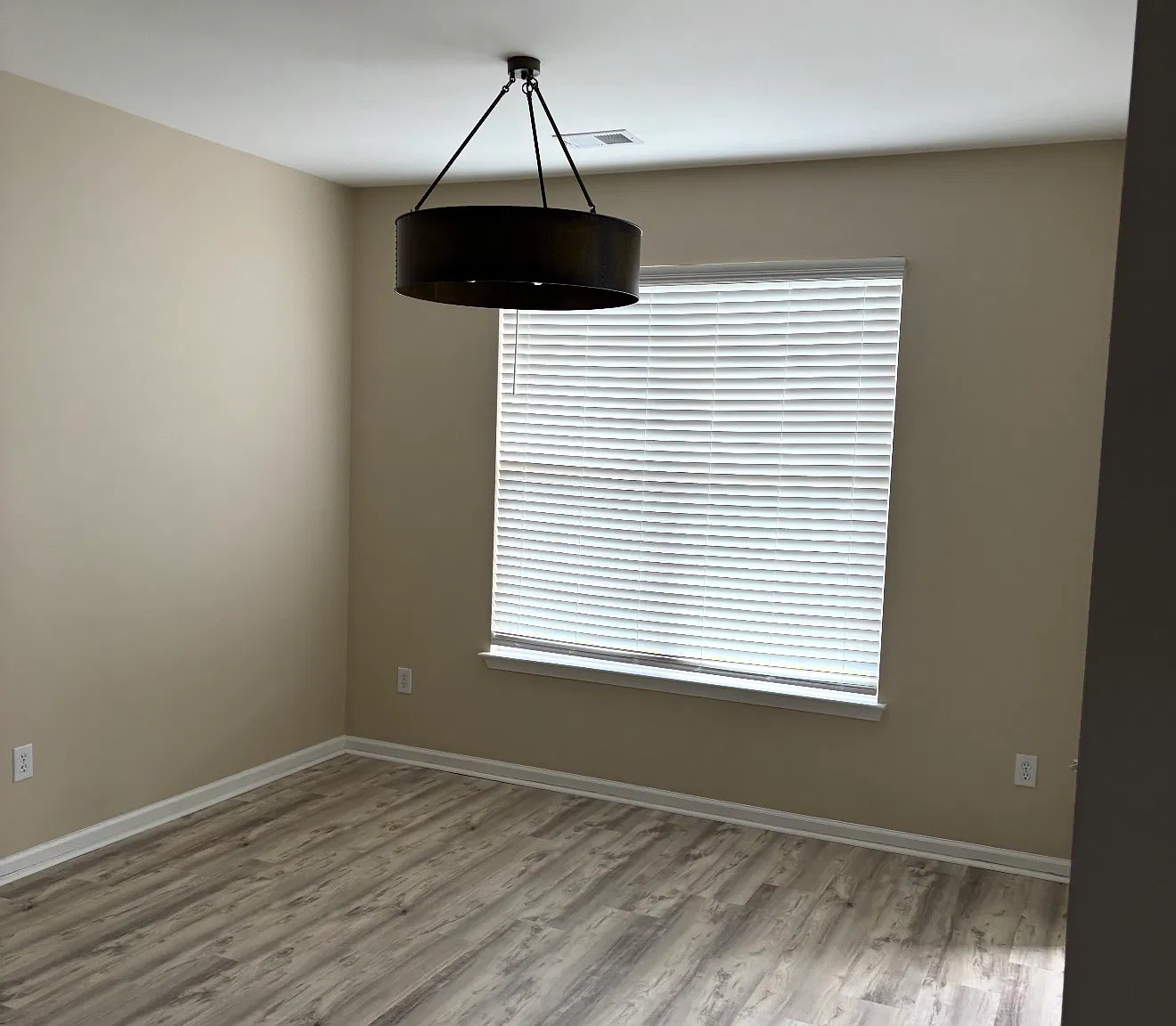 3 bed, 1704 sqft, $2,500 — Photo 3
