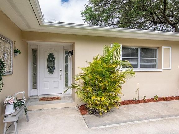 4th image of 2274 Curtis Dr S