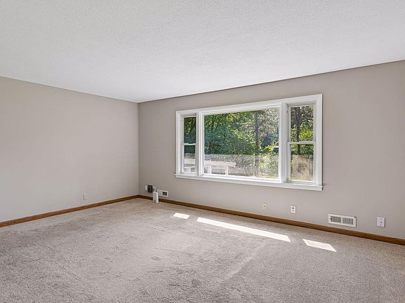 5th image of 408 117th Ave NW