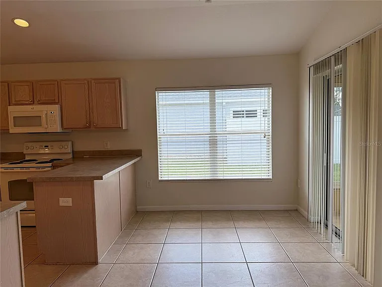 4304 SW 54th Ct — Photo 7