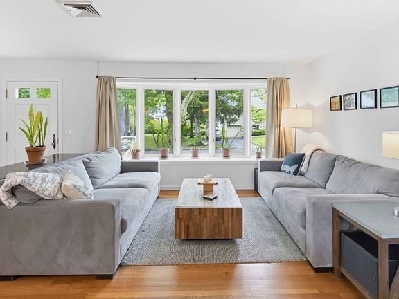 3rd image of 10 Cornell Pl