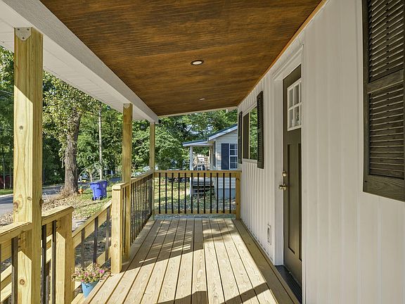 2nd image of 917 Lang St SE