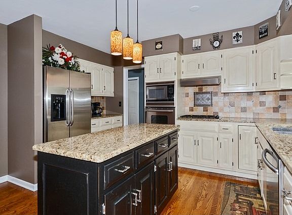 4th image of 41W560 Hunters Hill Dr