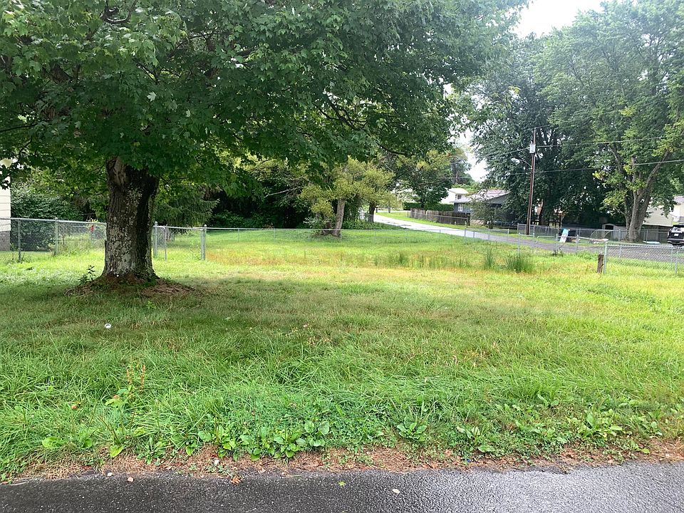 2nd image of 100 S Loop Dr