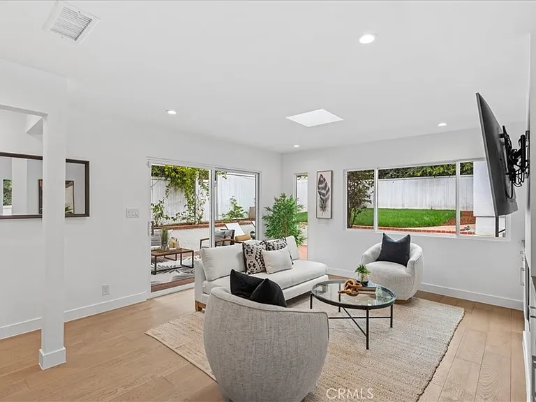 1320 Thayer Ave — Photo 14