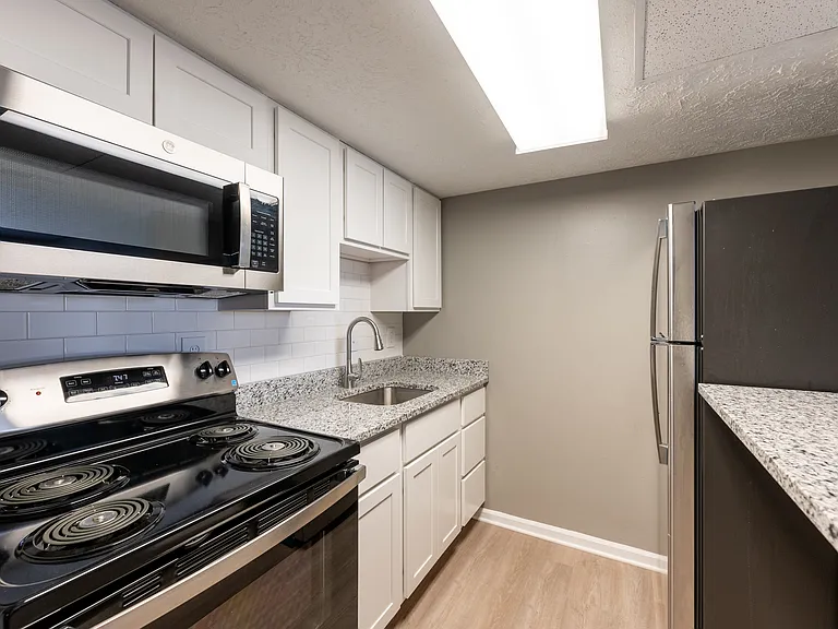 River Road Court — Photo 8