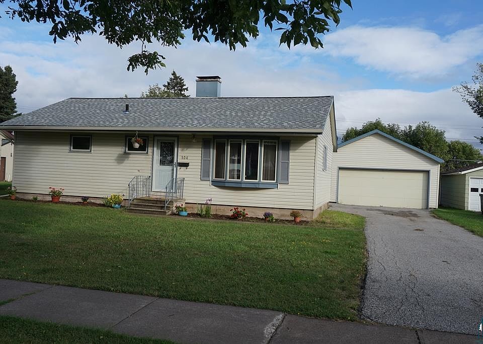 1st image of 104 Hays Cir