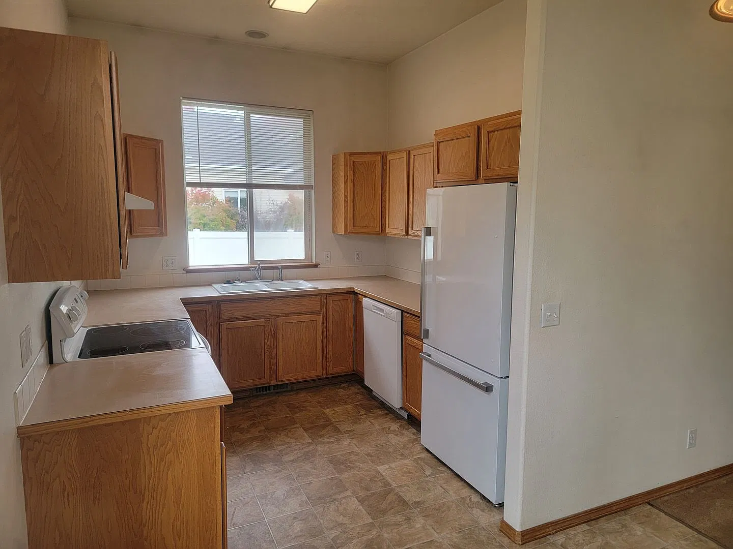 ** Coming Soon ** Updated 3 bed 2 bath Home In CDA - New LVP Floors — Photo 2
