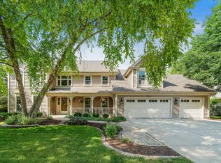 26W050 Gold Finch Ct, Carol Stream, IL 60188