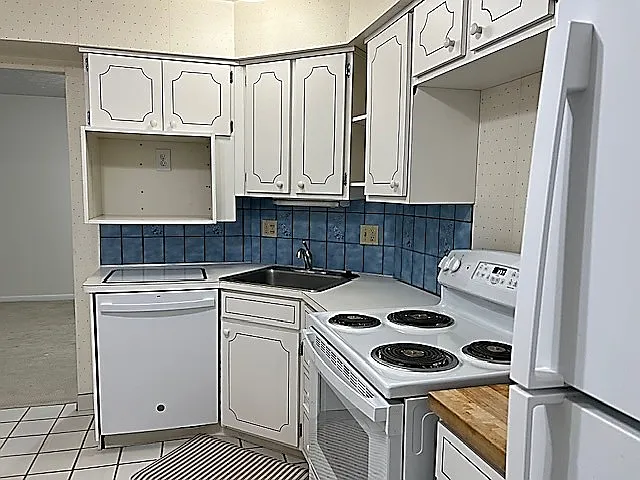 Foyer to Kitchen view