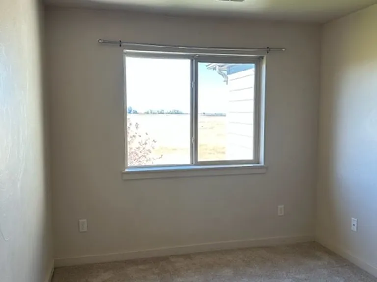 923 Saxon Way — Photo 15