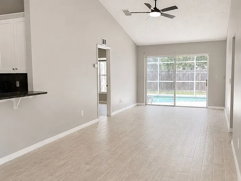 349 Walpole Loop — Photo 3