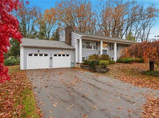 4 Fair Oaks Ct N, Smithfield, RI 02828