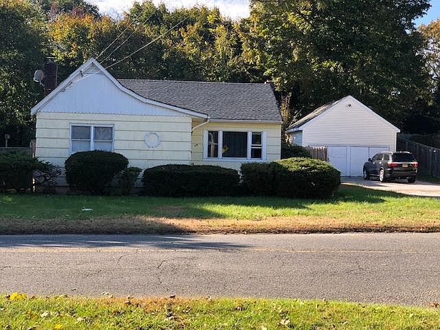2 Bedroom single family house, 2 car garage. Half Hollow Hills School District