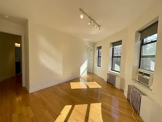 Rented by Compass | media 27